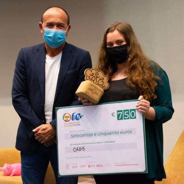 Ana Beatriz Balbi, aluna da Licenciatura em Design, ganhou a 3.ª edição do Concurso de Ideias e Criatividade Montado do Sobro e da Cortiça