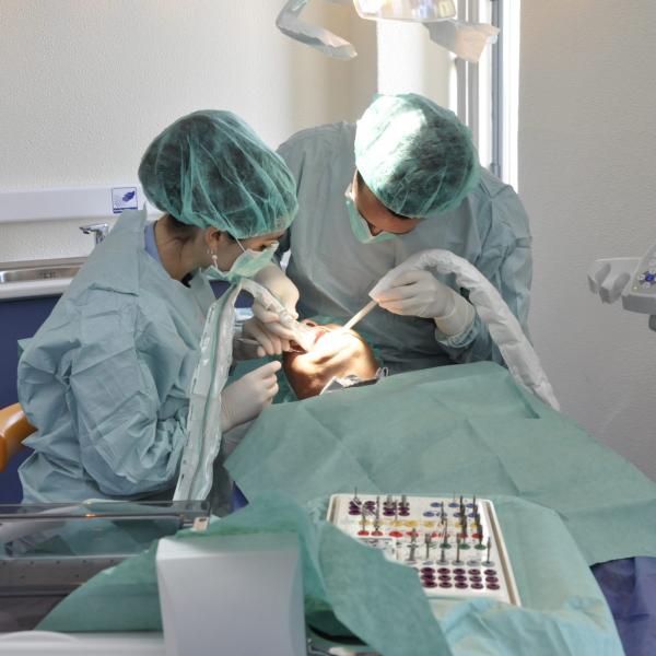 Faculdade de Medicina Dentária presta apoio na saúde oral